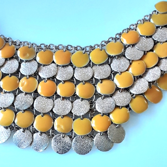 VTG YELLOW ENAMEL DISC ON GOLD TONE MESH CHAIN LINK BIB NECKLACE 19" - Picture 4 of 7